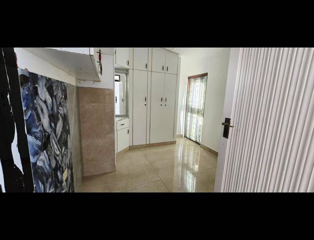 1 BEDROOM PROPERTY TO RENT IN CROSSMOOR